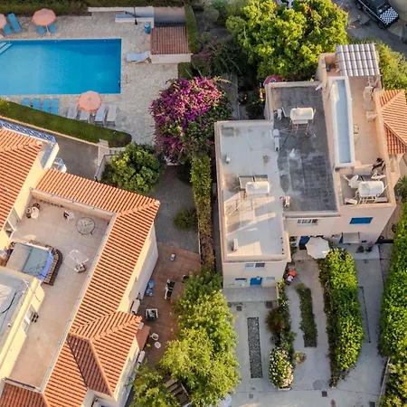 Seaside Sun Kissed House With Pool In Tourist Area Holiday home *
